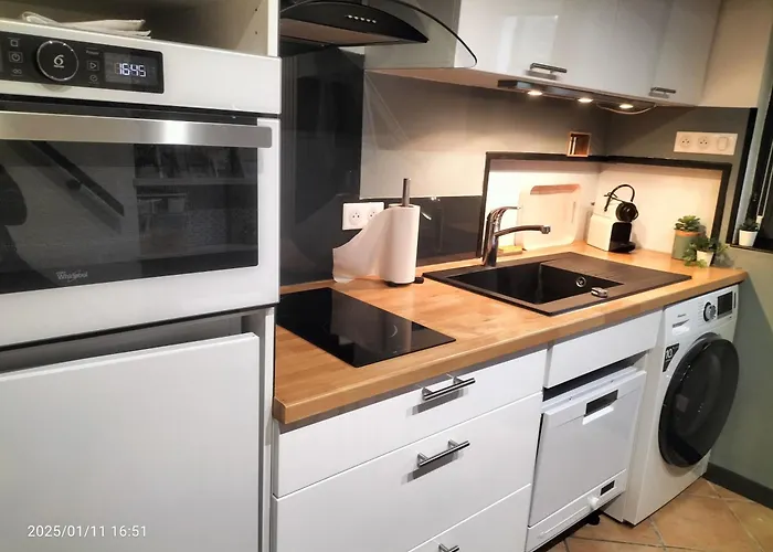 Au Bord Du Vieux Moulin - Pres De Bordeaux * Мериньяк